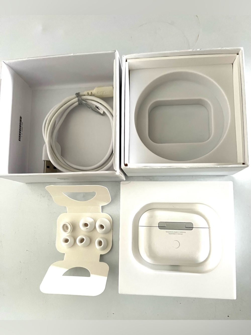 Apple AirPods Pro 2nd Generation Charging Case Conditions Working Perfect L/New
